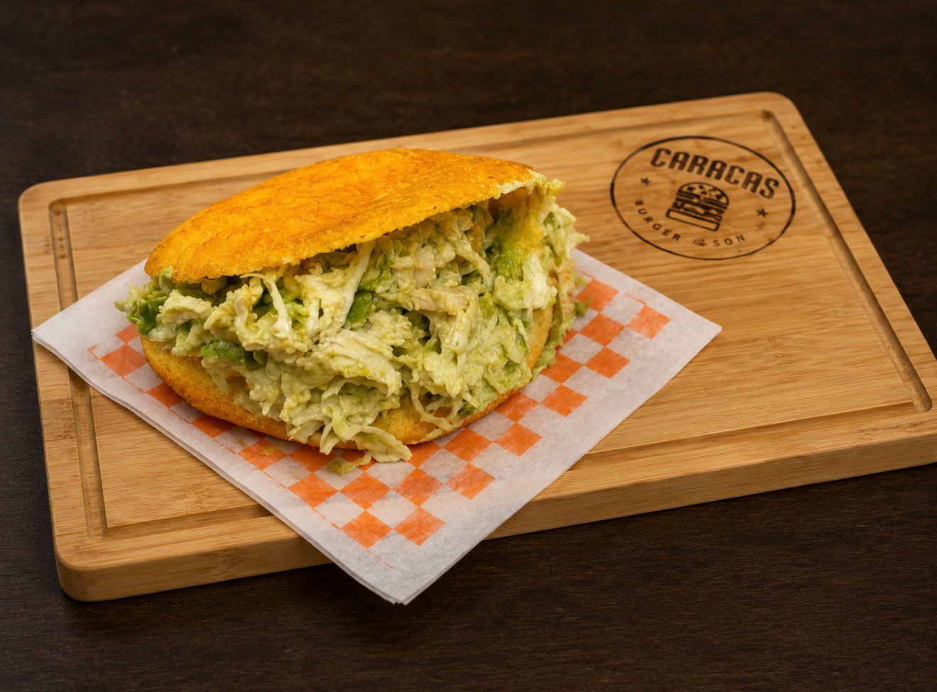 Reina Pepiada de Caracas Burgers — Pollo, aguacate y mayonesa. La clásica venezolana.