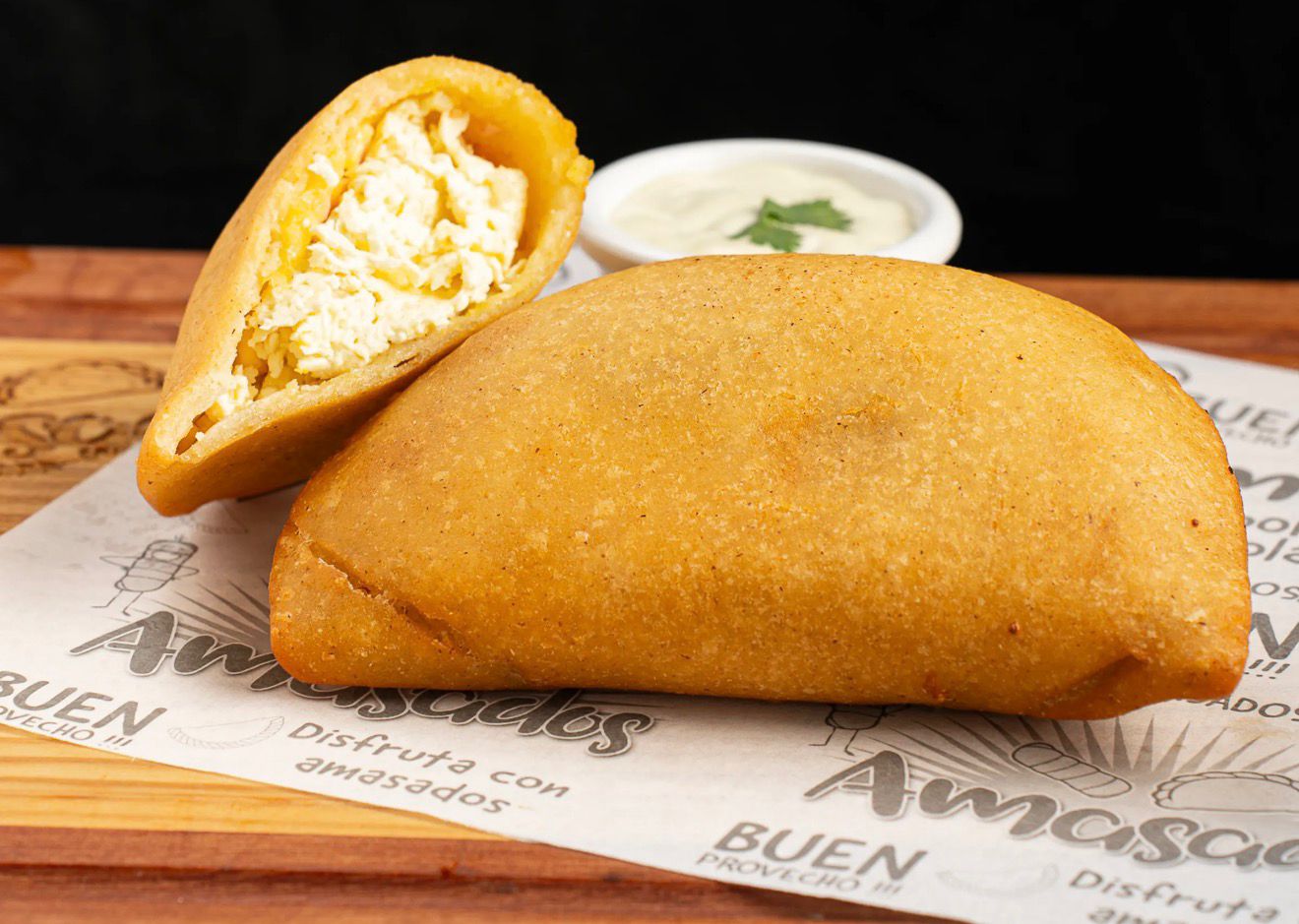 Queso de Caracas Burgers — Queso blanco fundido en masa dorada.