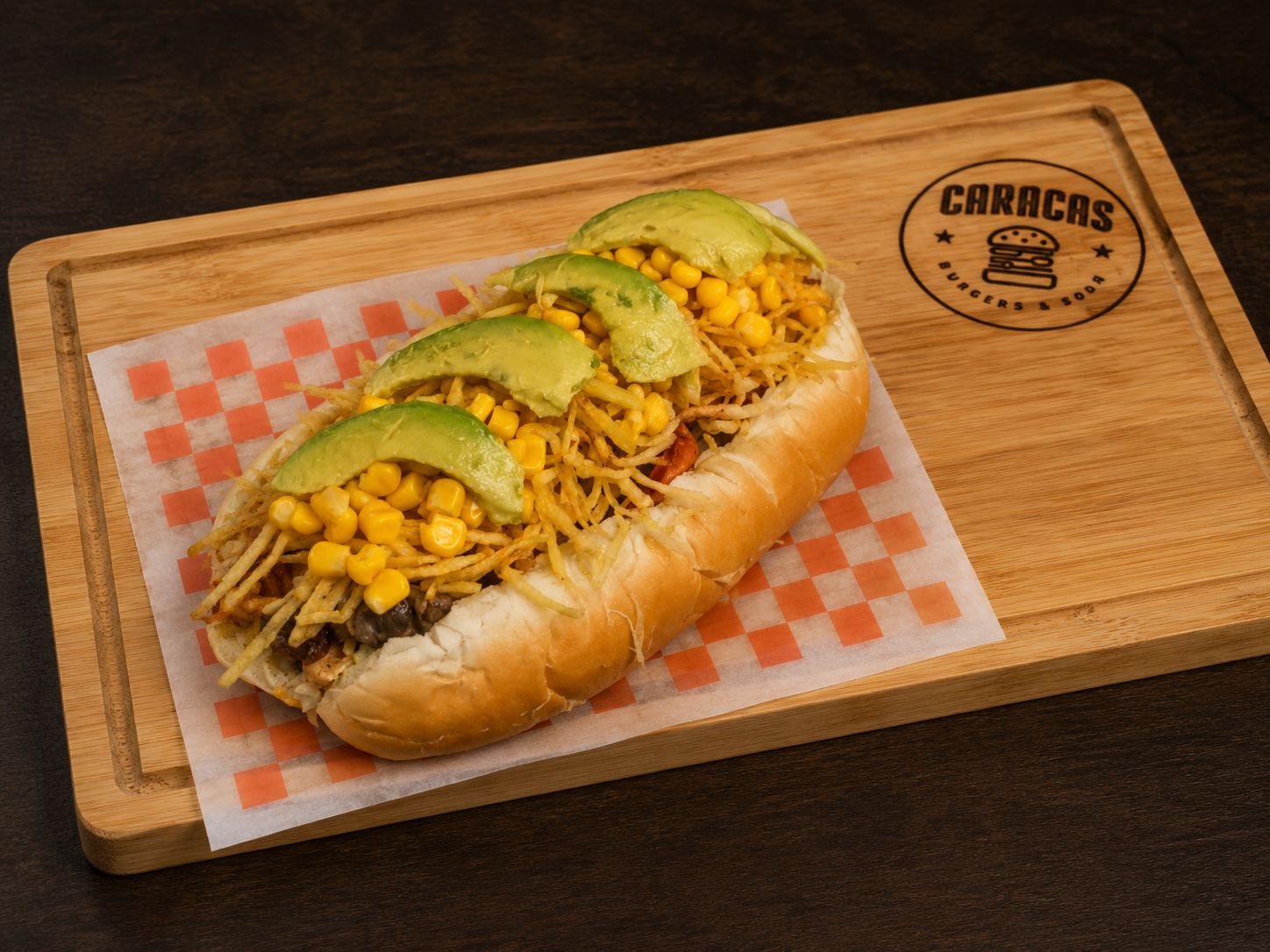 Pepi Power · 2 Carnes a Elegir de Caracas Burgers — Elige 2: Res, Pollo, Chuleta o Chorizo. Baguette cargado.
